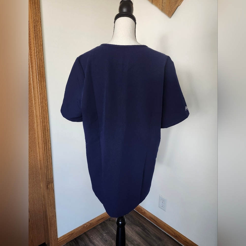 NWT Figs Navy Blue Catarina One Pocket Scrub Medical Shirt - Picture 4 of 5